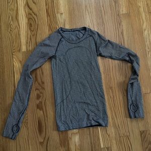 Lululemon Swiftly Tech Long Sleeve Shirt Size 2 RARE COLOR⭐️
